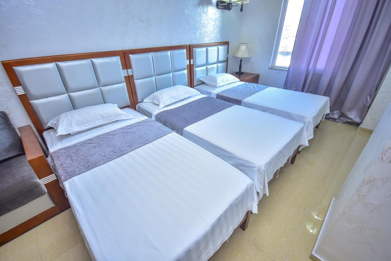 Hotel Chveni Sakhli Batoemi Buitenkant foto