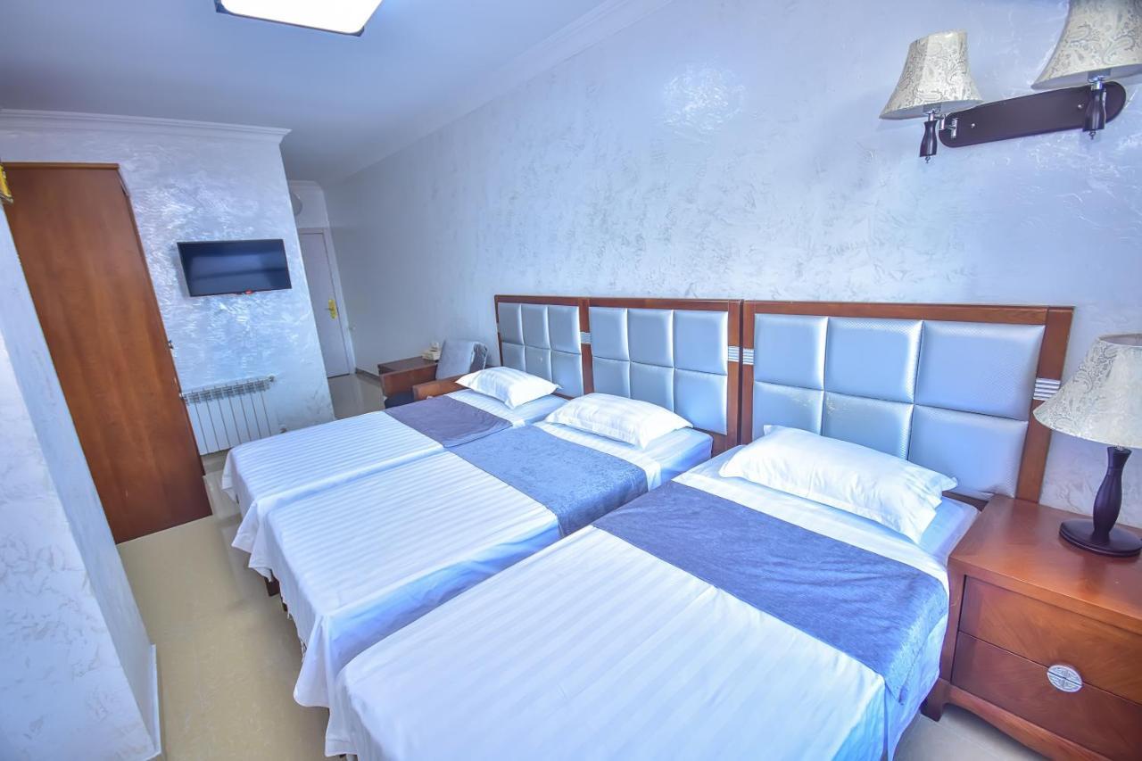Hotel Chveni Sakhli Batoemi Buitenkant foto