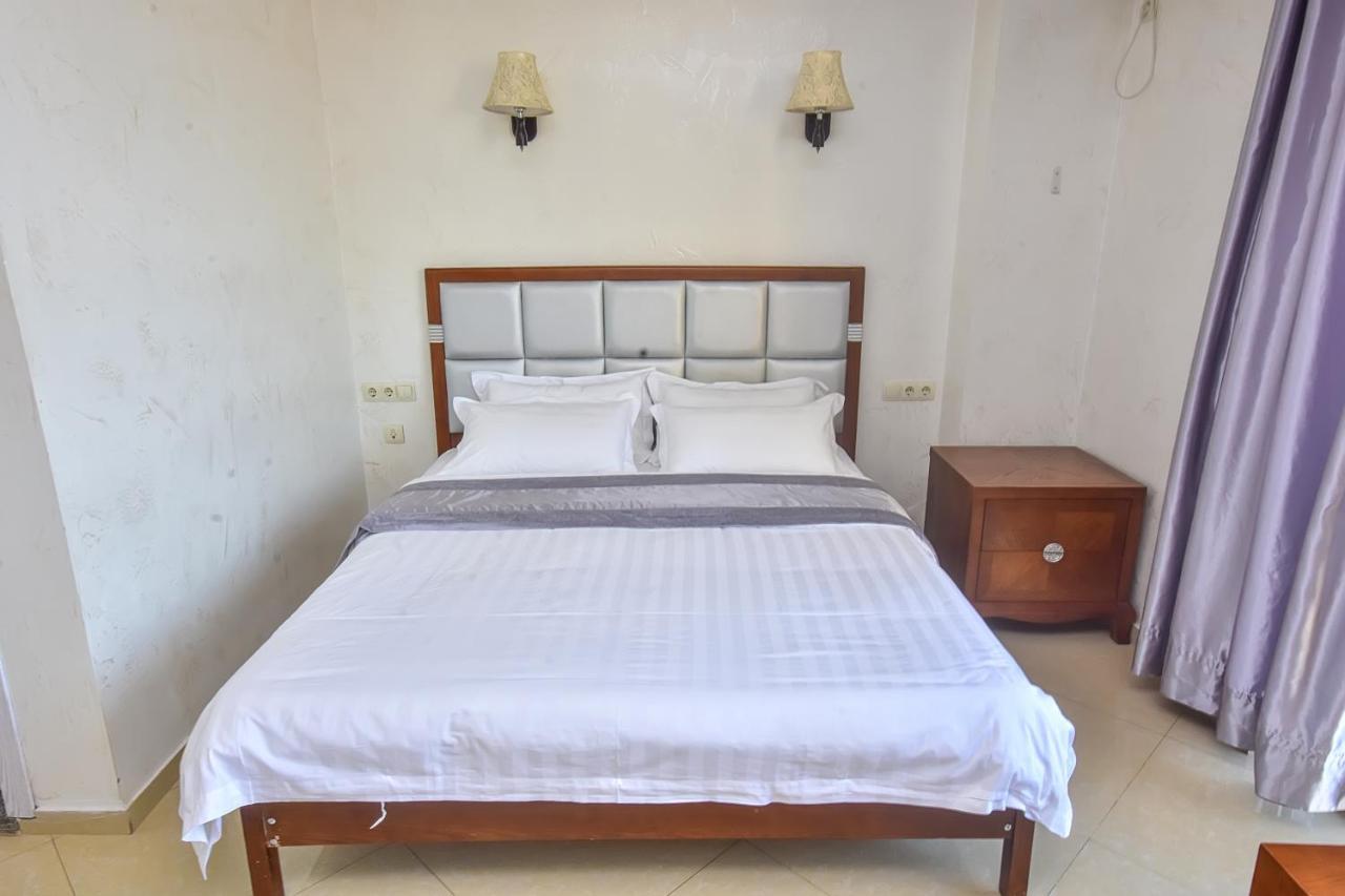 Hotel Chveni Sakhli Batoemi Buitenkant foto