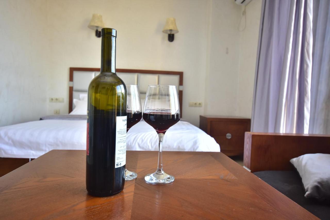Hotel Chveni Sakhli Batoemi Buitenkant foto