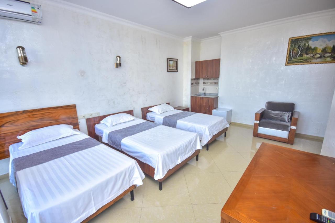 Hotel Chveni Sakhli Batoemi Buitenkant foto