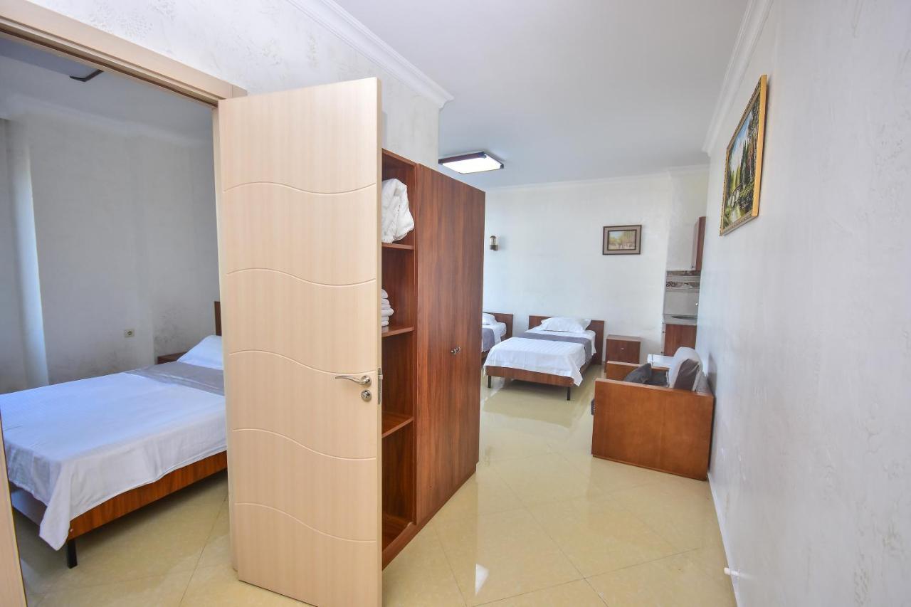 Hotel Chveni Sakhli Batoemi Buitenkant foto