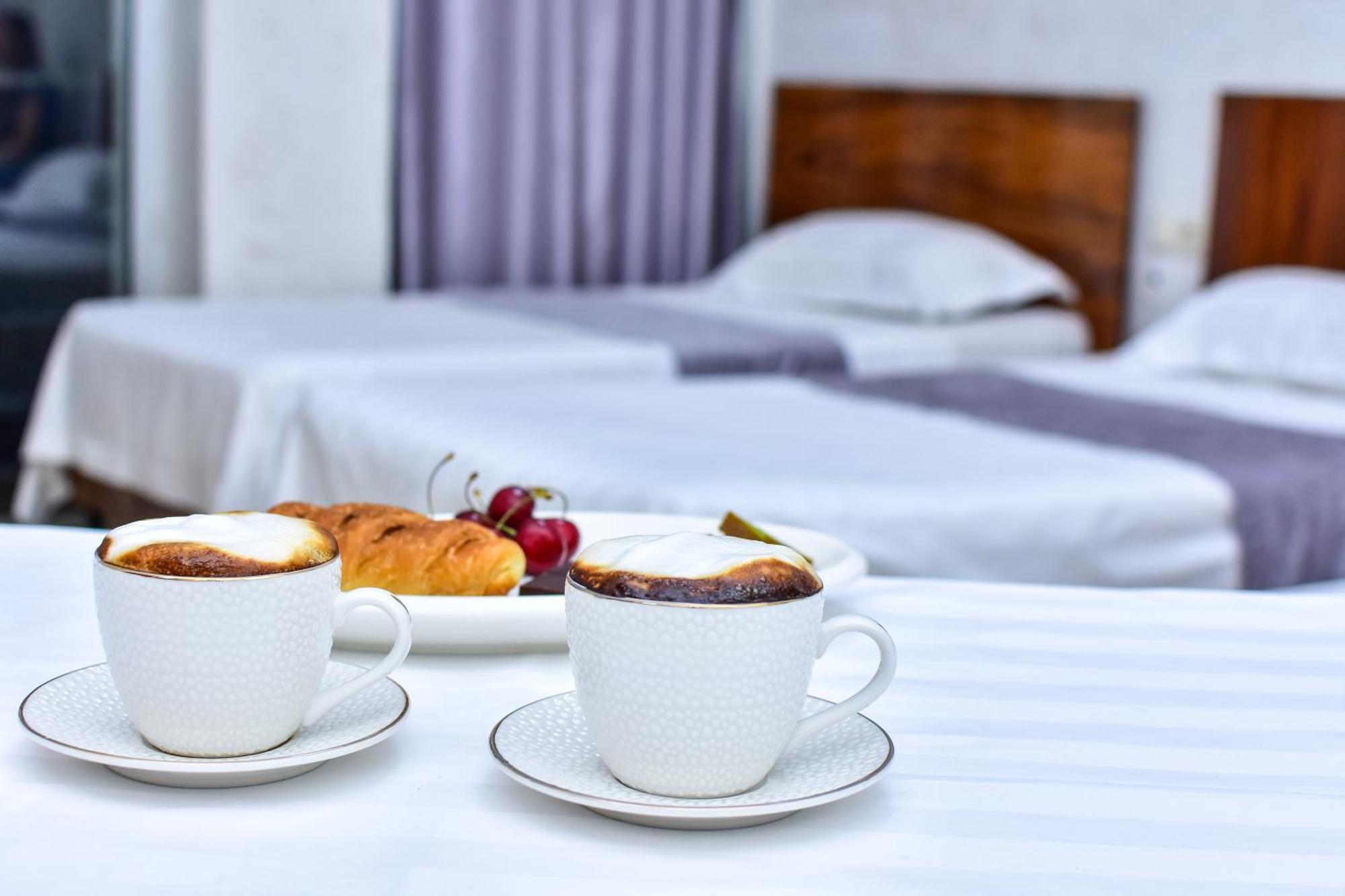 Hotel Chveni Sakhli Batoemi Buitenkant foto