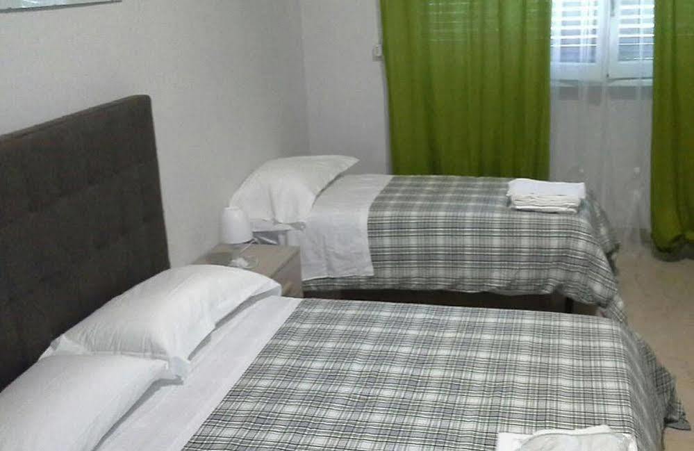 Hotel Chveni Sakhli Batoemi Buitenkant foto